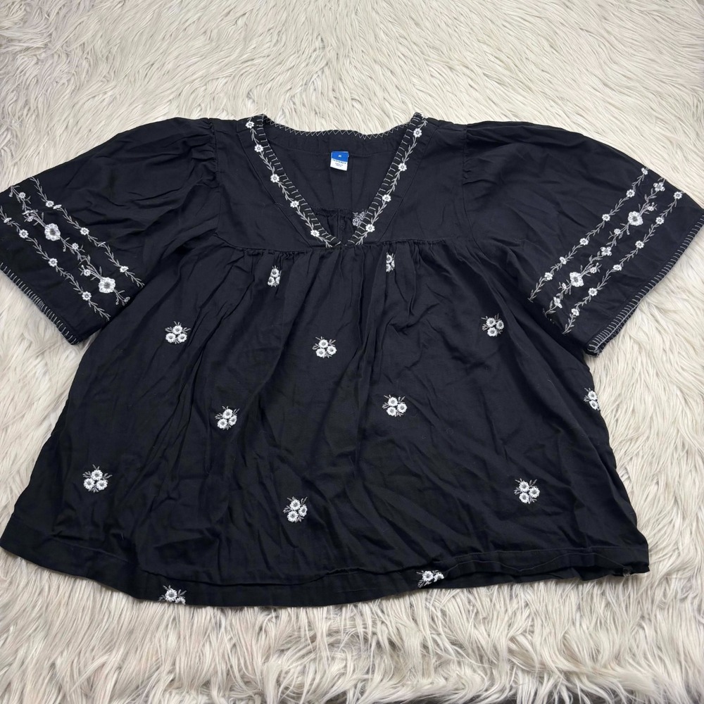 Old Navy Women's M Black Floral Embroidered Smocked Babydoll Peasant Top